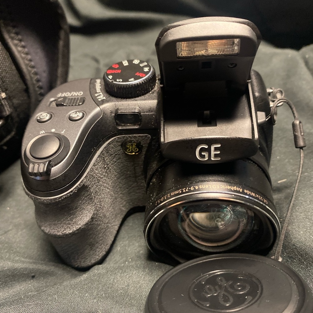 General Electric camera 14.1 megapixel GE